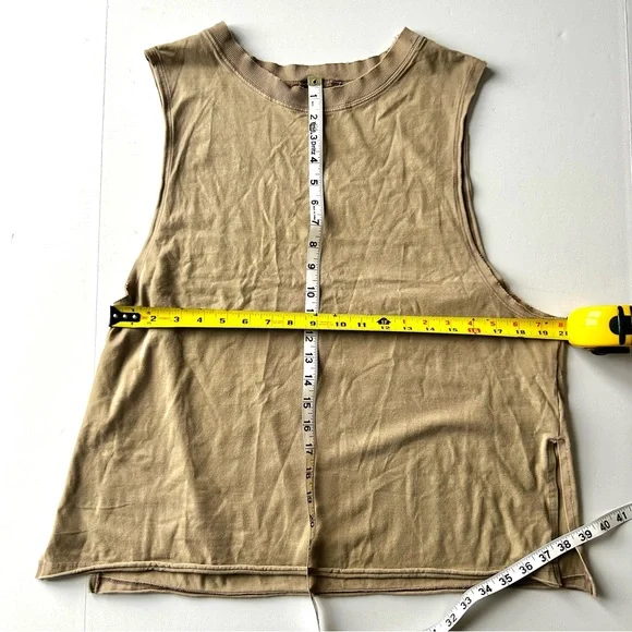 ☀️(A359) NEW Hot Shot Relaxed Sleeveless Top. Tan. Size: Medium - Picture 11 of 14